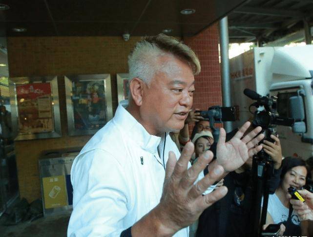 陈百祥 铜紫荆星章 家国情怀_陈百祥娱乐圈辈分