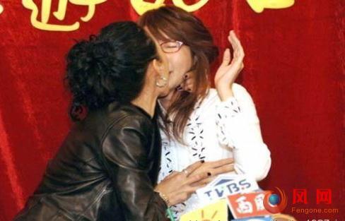 同性女明星接吻_范冰冰东京电影节影后_李玉亲吻事件