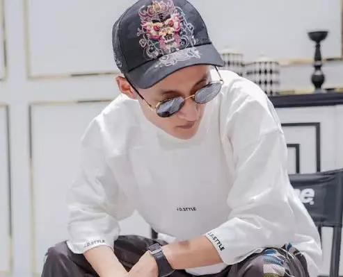 2019年快手身价最高的网红排行_张二嫂快手身价分析_网红八卦头条张二嫂视频-