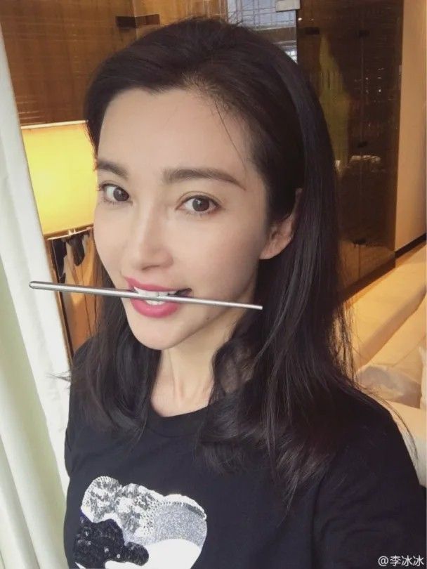 微笑训练教程_女明星大笑好看_如何笑起来更好看