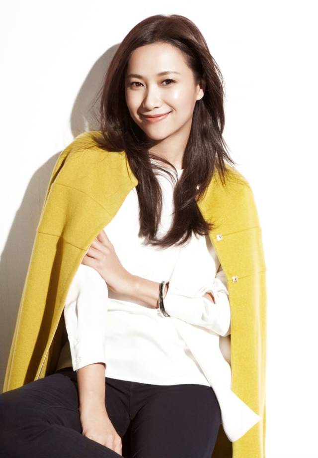 她是娱乐圈公认的才女，票房破亿的女导演，如今却做起了女裁缝！